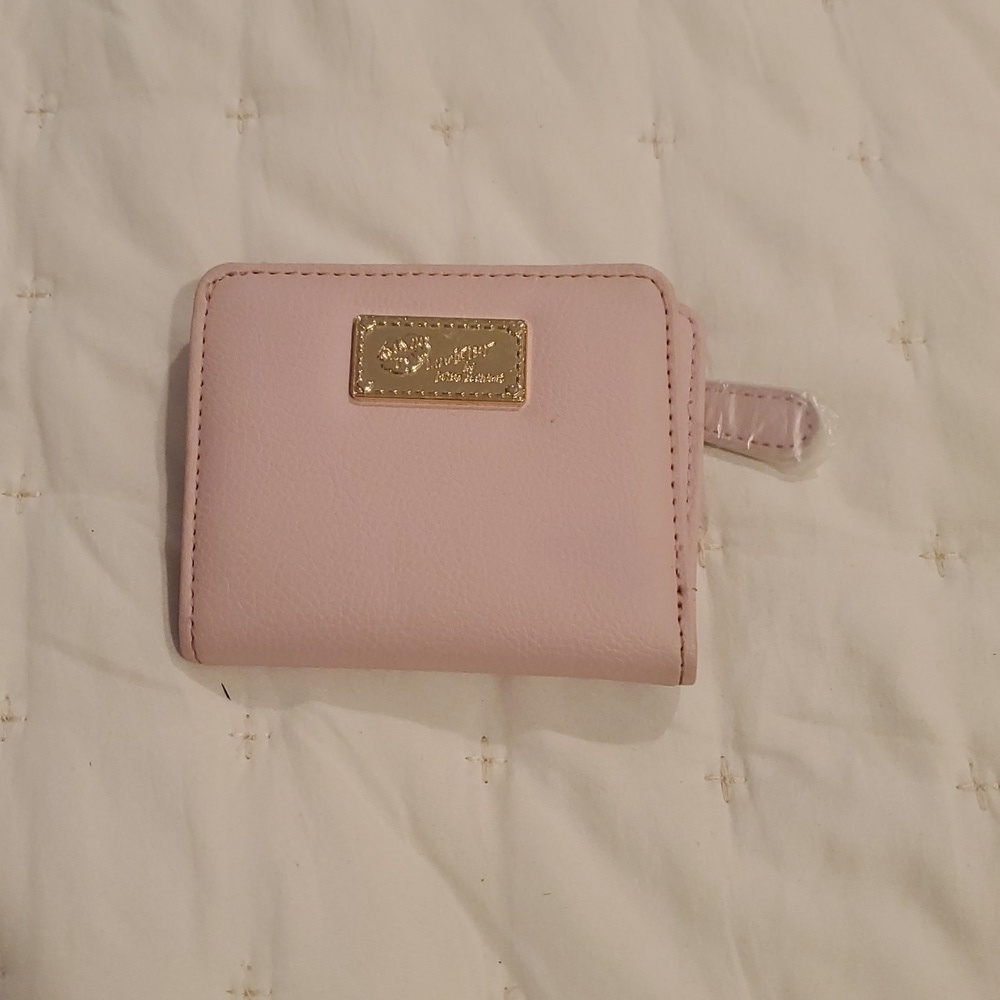 NWOT Betsey Johnson Luv Betsey wallet in Blush color 4 X 3.5
